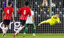 Thumbnail for article: 'PSV hoopt buitenlandse clubs af te schrikken met contractverlenging van talent'