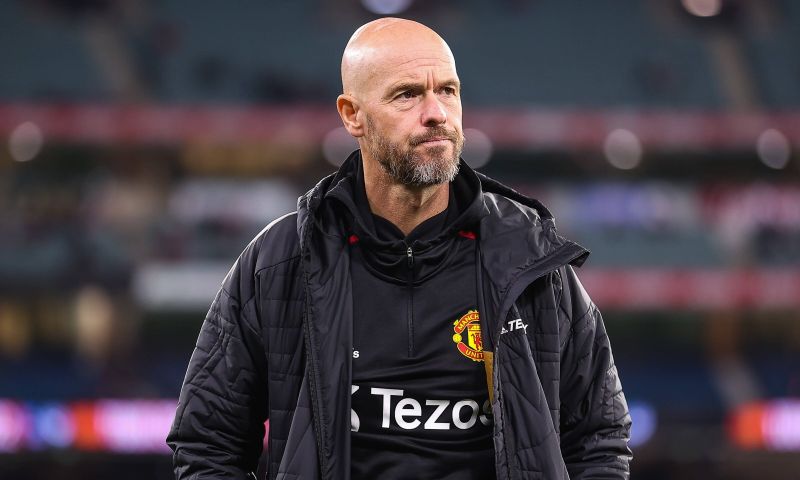 Ten Hag kiest voor opvallende opstelling: Malacia en Aké starten in stadsderby