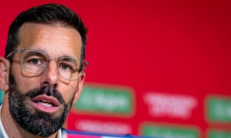 Ruud van Nistelrooij rekent erop dat Noni Madueke bij PSV blijft