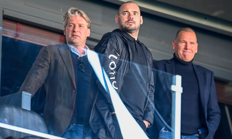 Wesley Sneijder gaat voor trainerspapieren, maar wil deze niet bij de KNVB halen