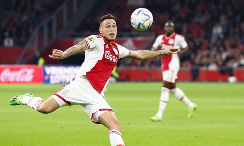 Onbegrip na exit 'paniekaankoop' Ocampos: 'Net als Bassey geen Ajax-speler'