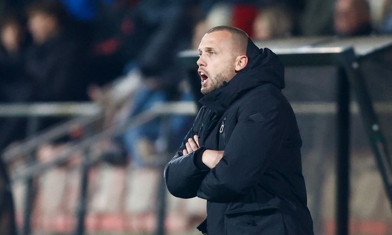 heitinga wordt nieuwe trainer van ajax