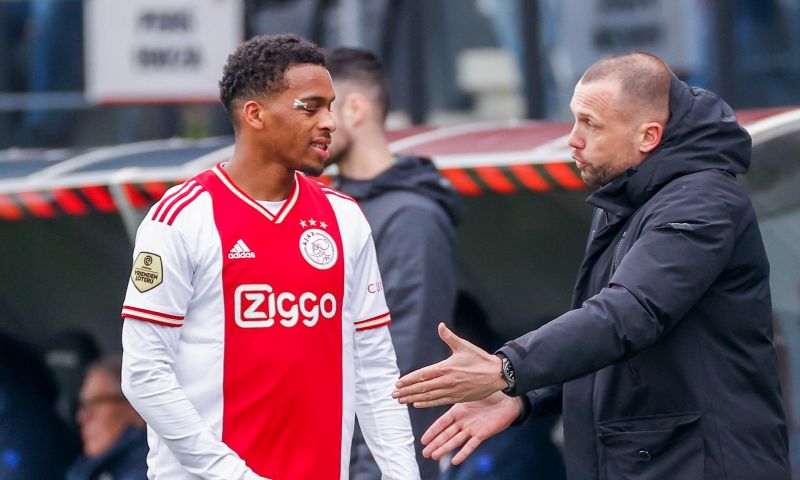 Ajax heeft de eerste wedstrijd onder interim-trainer Heitinga gewonnen