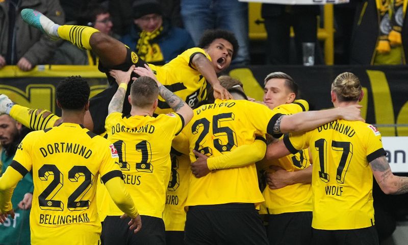 Borussia Dortmund wint van SC Freiburg bij goal van Sebastièn Haller