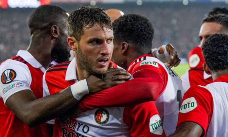 Santiago Giménez wint met Feyenoord van Excelsior en wordt kampioen van Nederland