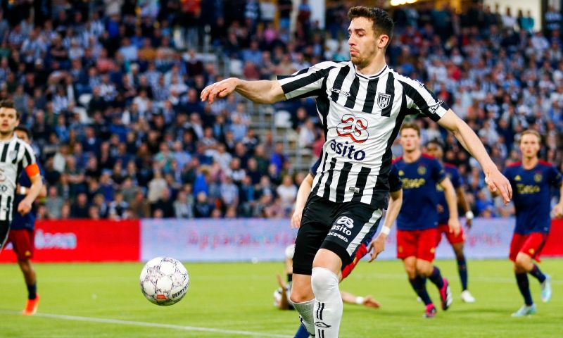 De kampioenswedstrijd van Heracles is tijdelijk gestaakt