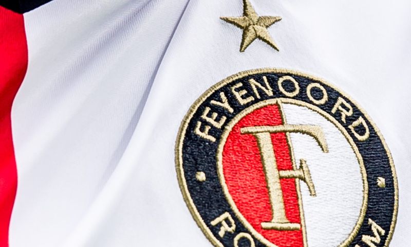 Feyenoord presenteert thuisshirt en gaat in zee met nieuwe sponsor         