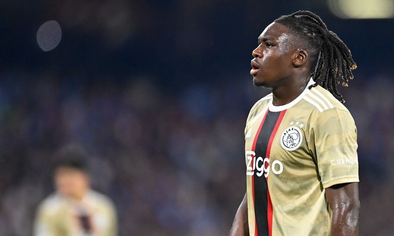 'Ajax kan officieel bod verwachten: Bassey in gesprek met Premier League-club'