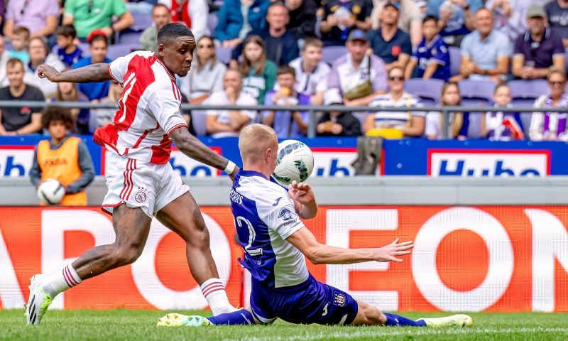 Hier kan je het duel tussen Ajax en FC Augsburg volgen