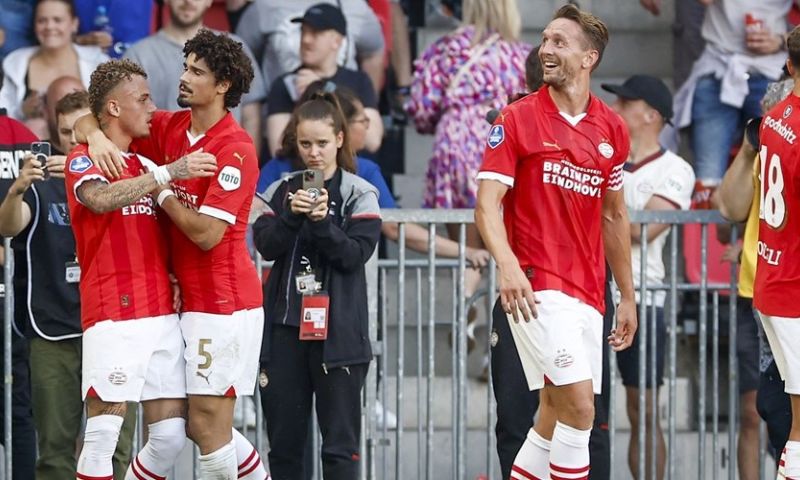 PSV wint mede dankzij heerlijke goal van Lang eenvoudig van FC Utrecht