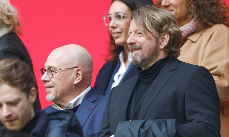 Sven Mislintat geeft er een Nederlands medium van langs