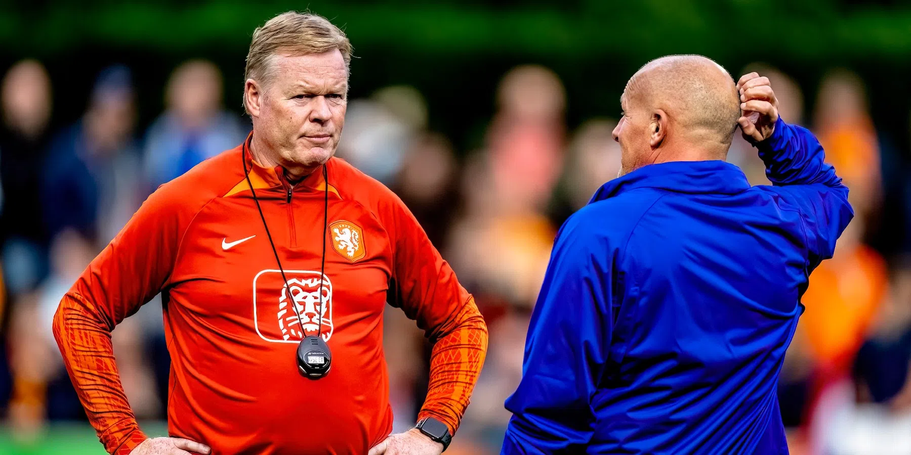 Hoeveel spelers van Oranje mag Koeman meenemen naar het EK in Duitsland?