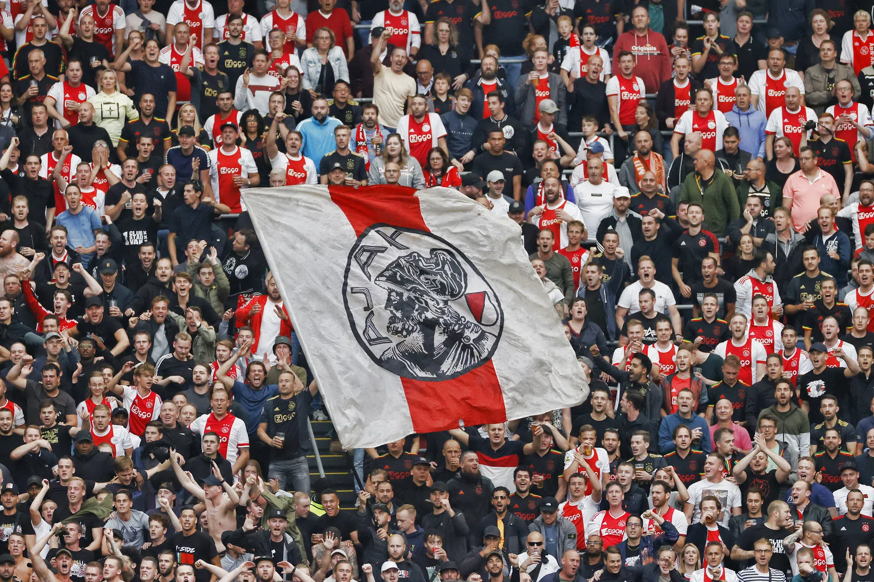 Wie zitten er allemaal in de directie van Ajax?