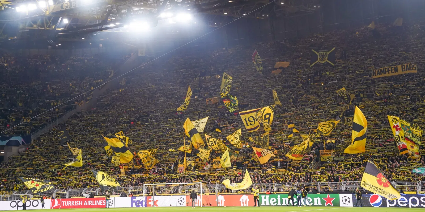 Hoeveel mensen passen er in het Signal Iduna Park