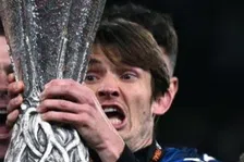 Thumbnail for article: Deze drie gevatte posts plaatst De Roon na de Europa League-winst op social media